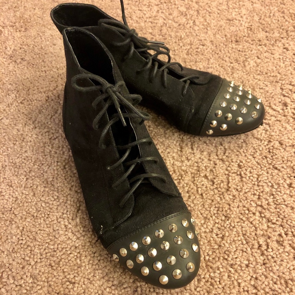 Suede, studded lace up Chelsea boots